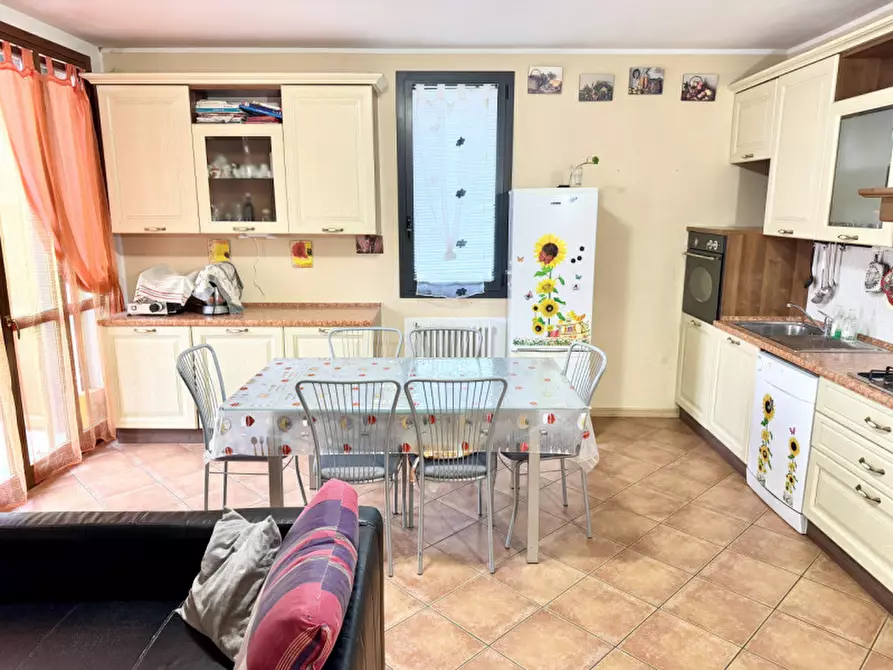 Immagine 11 di Villetta a schiera in vendita  in Via 16 giugno 1 a Sissa Trecasali