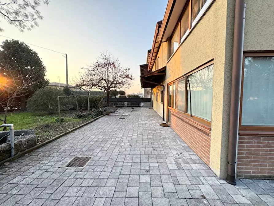 Immagine 2 di Casa bifamiliare in vendita  in Via Restello a Villa Del Conte