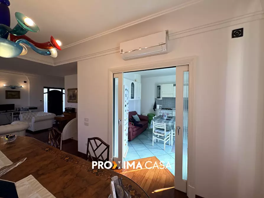 Immagine 5 di Villa in vendita  in Via Del Canale a Salerno