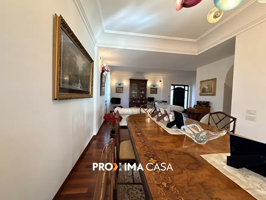 Immagine 8 di Villa in vendita  in Via Del Canale a Salerno