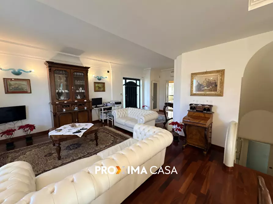 Immagine 9 di Villa in vendita  in Via Del Canale a Salerno