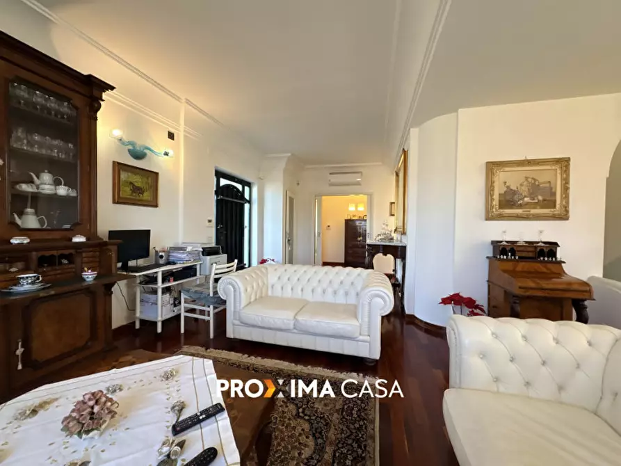 Immagine 10 di Villa in vendita  in Via Del Canale a Salerno