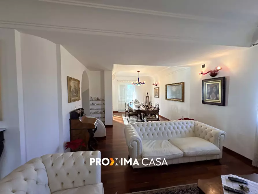 Immagine 12 di Villa in vendita  in Via Del Canale a Salerno