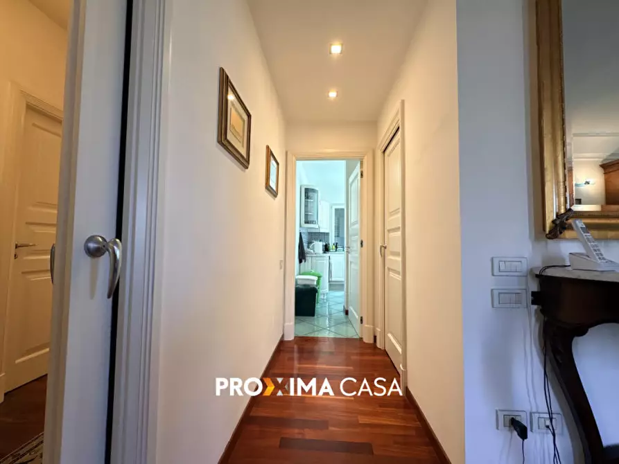 Immagine 16 di Villa in vendita  in Via Del Canale a Salerno