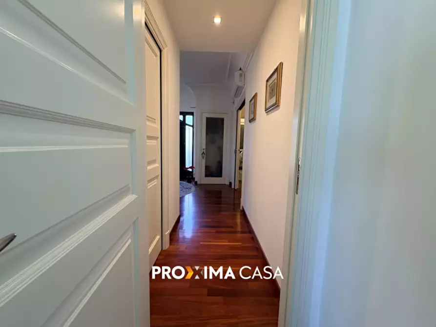 Immagine 18 di Villa in vendita  in Via Del Canale a Salerno