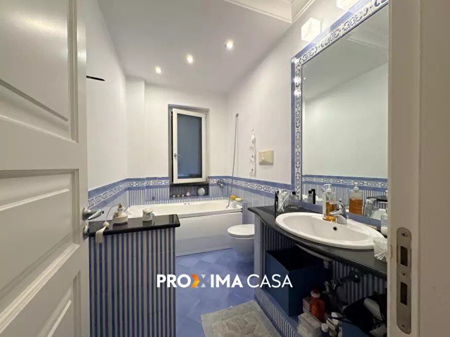 Immagine 26 di Villa in vendita  in Via Del Canale a Salerno