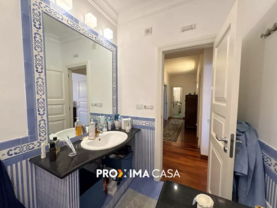 Immagine 27 di Villa in vendita  in Via Del Canale a Salerno