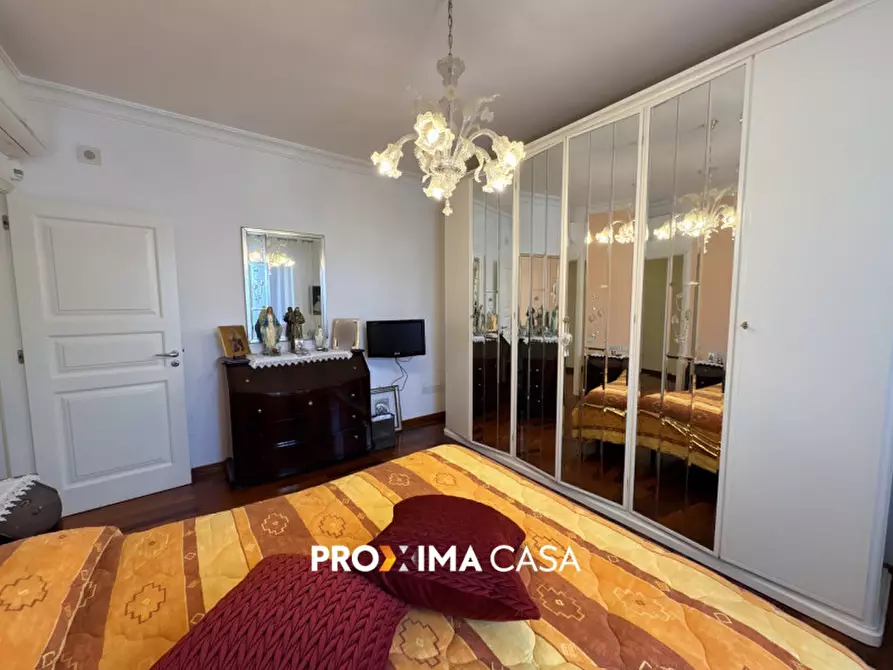 Immagine 29 di Villa in vendita  in Via Del Canale a Salerno