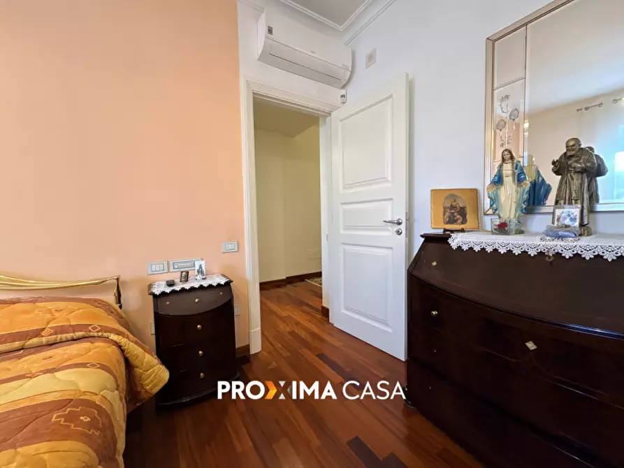 Immagine 30 di Villa in vendita  in Via Del Canale a Salerno