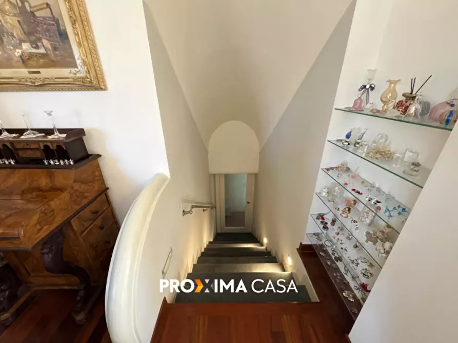 Immagine 31 di Villa in vendita  in Via Del Canale a Salerno