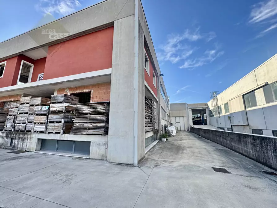 Immagine 1 di Capannone industriale in vendita  in Via del Lavoro a Rosà
