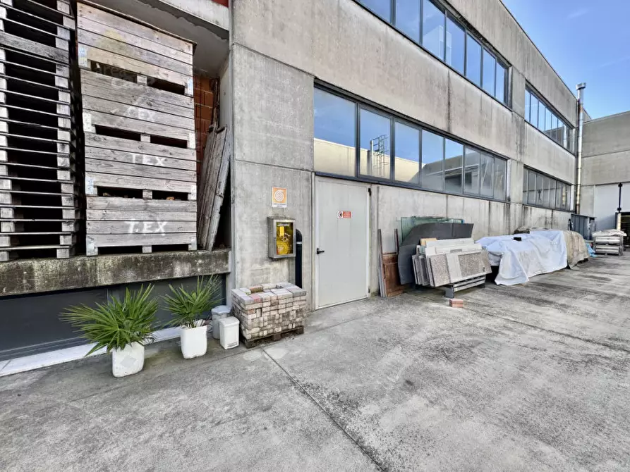 Immagine 15 di Capannone industriale in vendita  in Via del Lavoro a Rosà