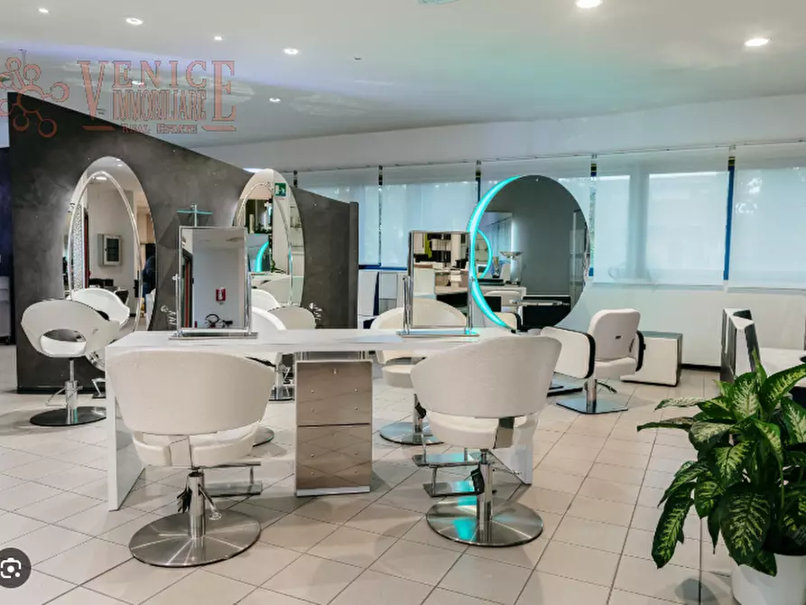 Immagine 1 di Attività commerciale in vendita  a Venezia