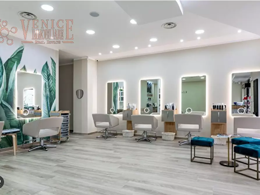 Immagine 1 di Attività commerciale in vendita  a Venezia