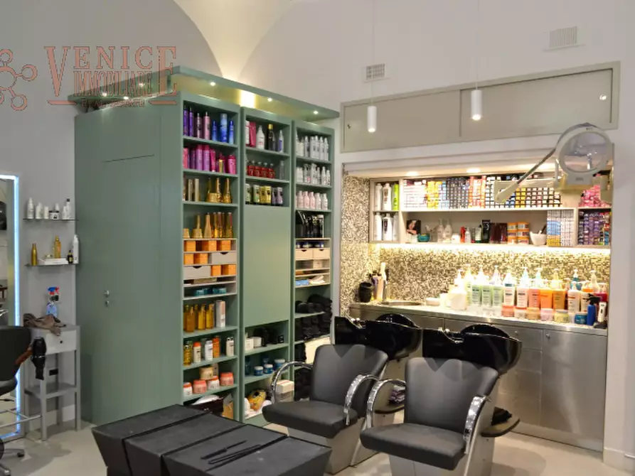 Immagine 3 di Attività commerciale in vendita  a Venezia