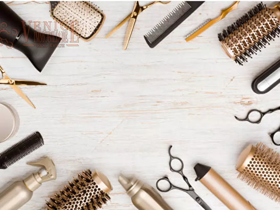 Immagine 4 di Attività commerciale in vendita  a Venezia