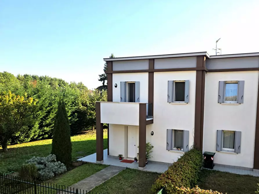 Immagine 1 di Casa trifamiliare in vendita  in Via Monteortone a Abano Terme