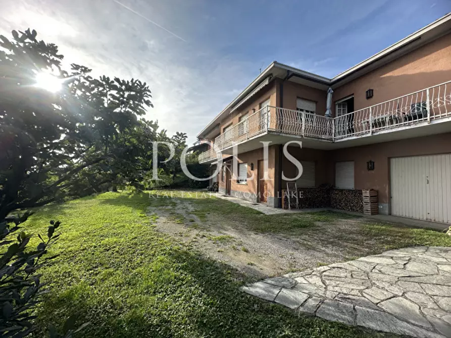 Immagine 7 di Villa in vendita  a Erba