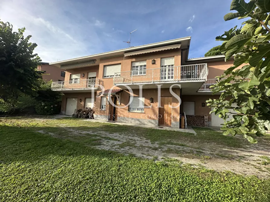 Immagine 8 di Villa in vendita  a Erba