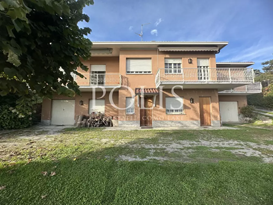 Immagine 9 di Villa in vendita  a Erba