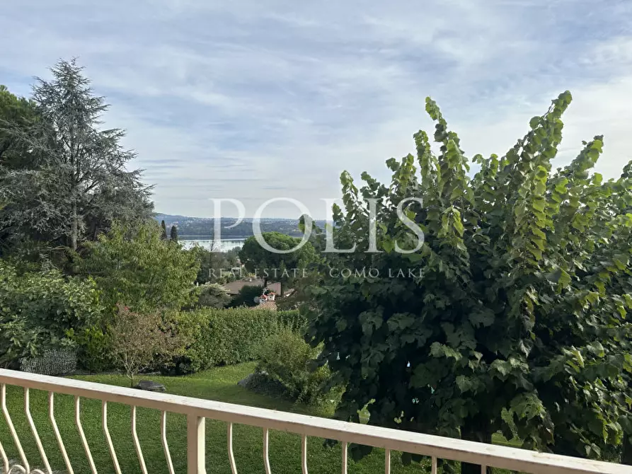 Immagine 10 di Villa in vendita  a Erba