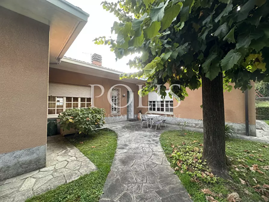 Immagine 13 di Villa in vendita  a Erba