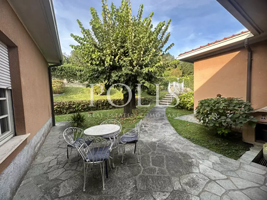 Immagine 14 di Villa in vendita  a Erba