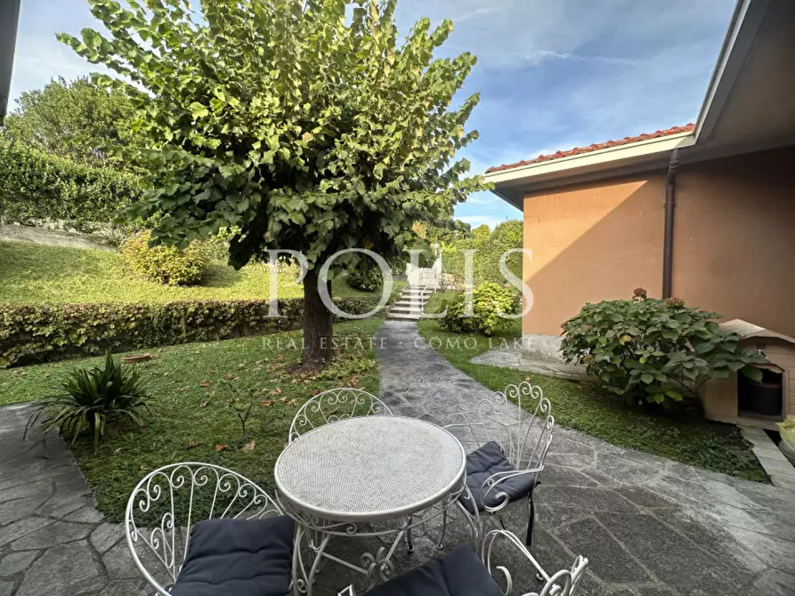 Immagine 15 di Villa in vendita  a Erba