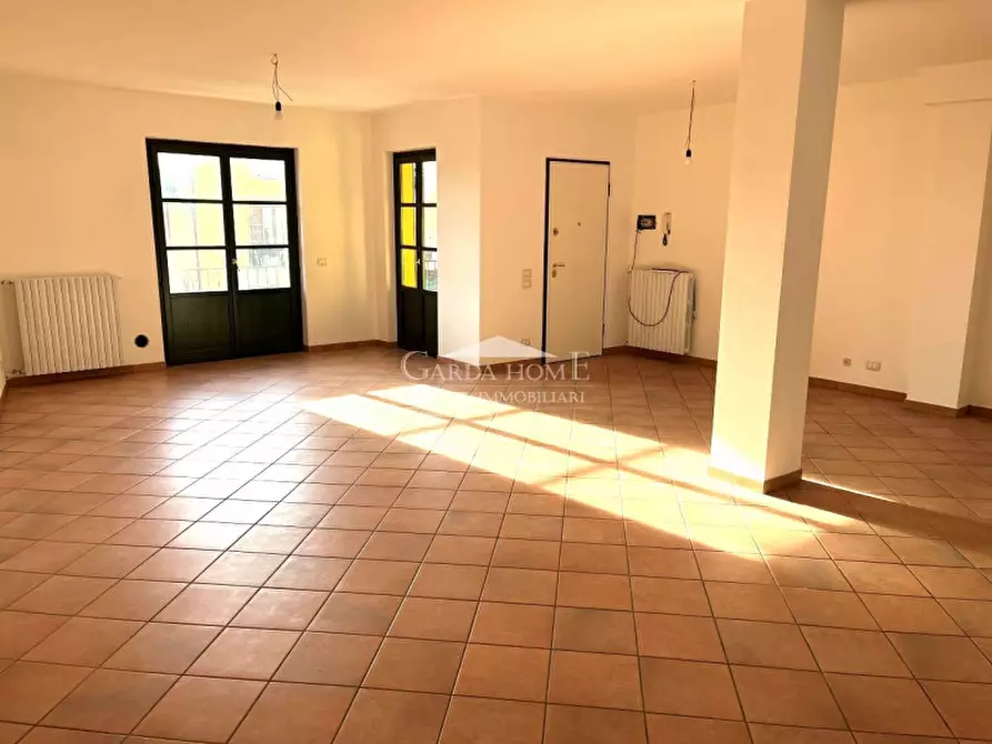 Immagine 1 di Appartamento in vendita  in Via Vaccarolo a Desenzano Del Garda