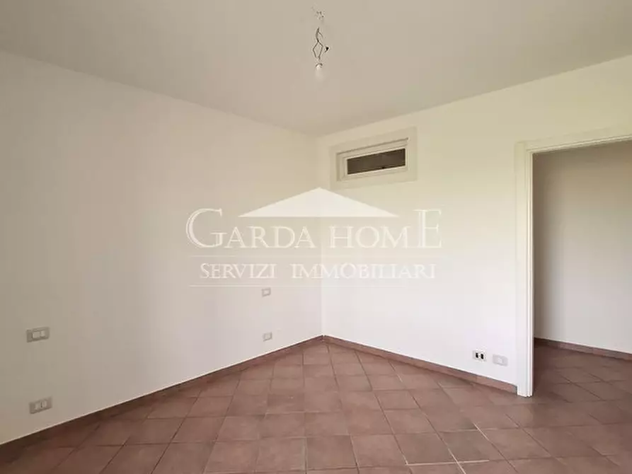 Immagine 5 di Appartamento in vendita  in Via Vaccarolo a Desenzano Del Garda