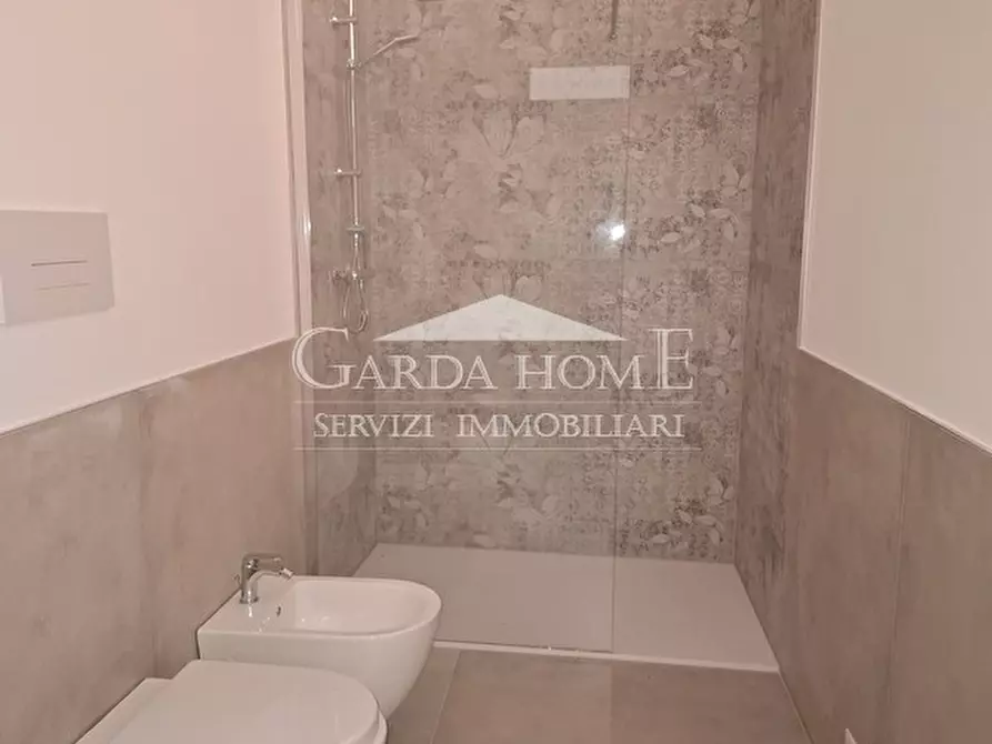 Immagine 6 di Appartamento in vendita  in Via Vaccarolo a Desenzano Del Garda