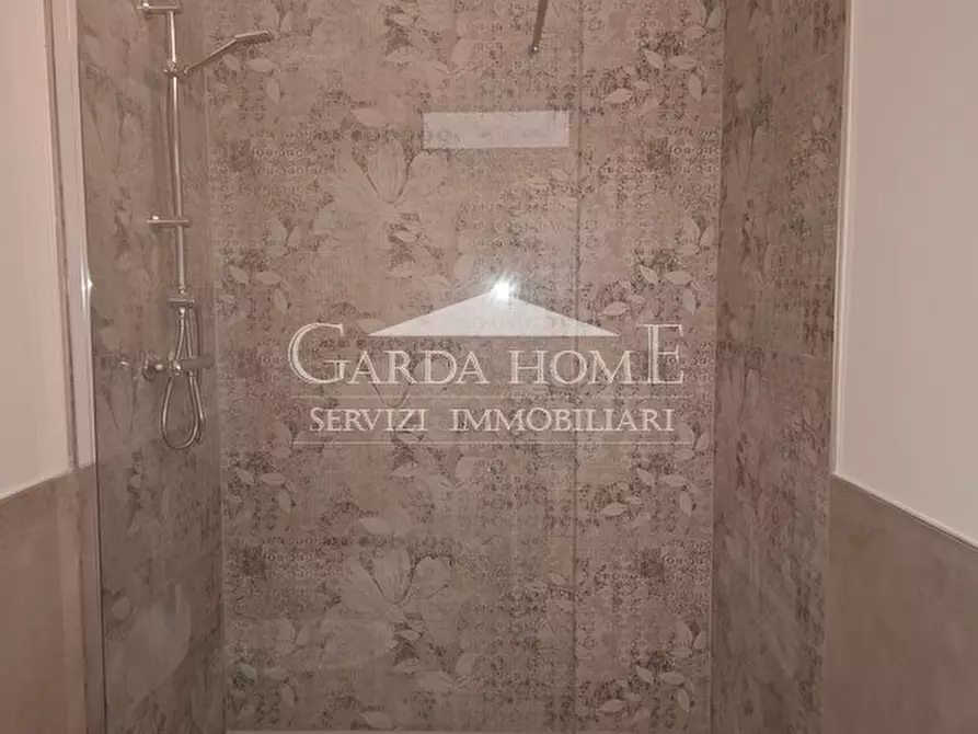 Immagine 7 di Appartamento in vendita  in Via Vaccarolo a Desenzano Del Garda