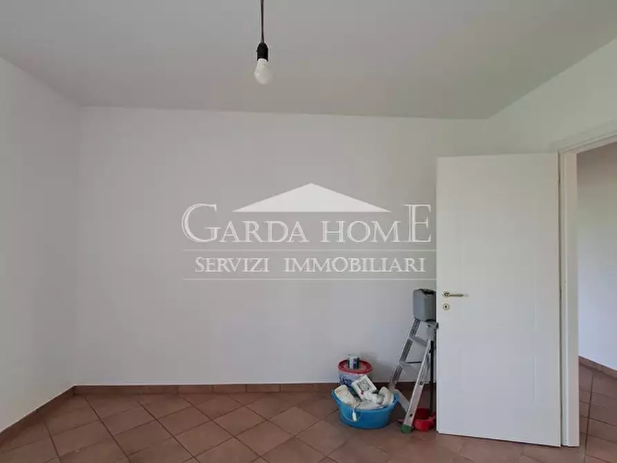 Immagine 10 di Appartamento in vendita  in Via Vaccarolo a Desenzano Del Garda