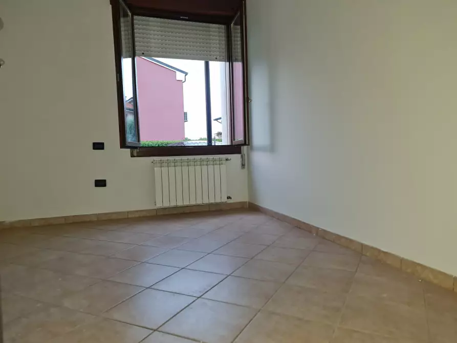 Immagine 9 di Appartamento in vendita  a Lendinara