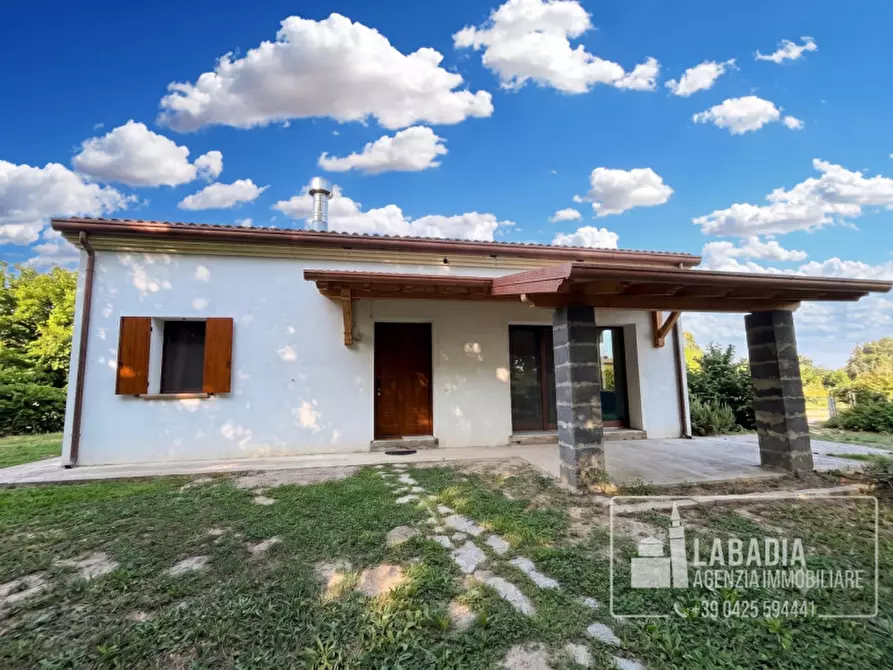 Immagine 1 di Villa in vendita  a Lendinara