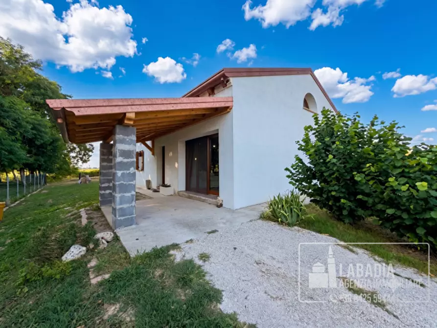 Immagine 2 di Villa in vendita  a Lendinara
