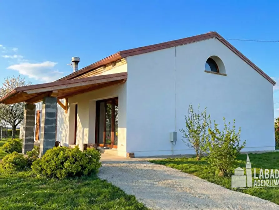 Immagine 2 di Villa in vendita  in Via Arzaron 9 a Lendinara