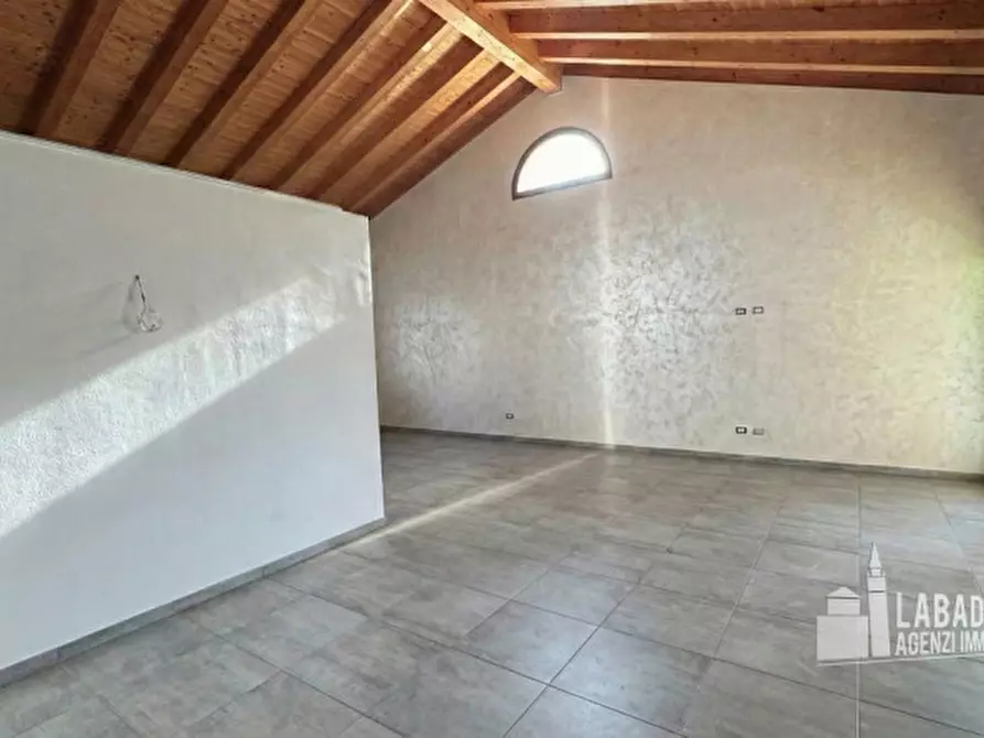 Immagine 11 di Villa in vendita  in Via Arzaron 9 a Lendinara