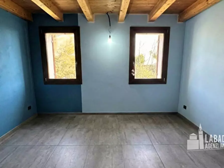 Immagine 12 di Villa in vendita  in Via Arzaron 9 a Lendinara