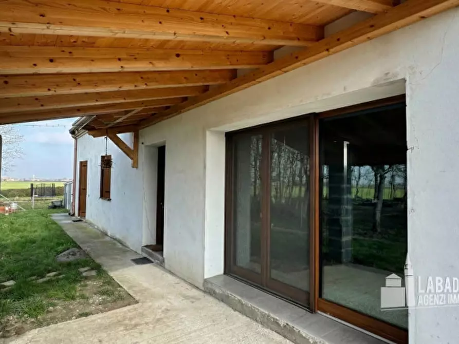 Immagine 24 di Villa in vendita  in Via Arzaron 9 a Lendinara