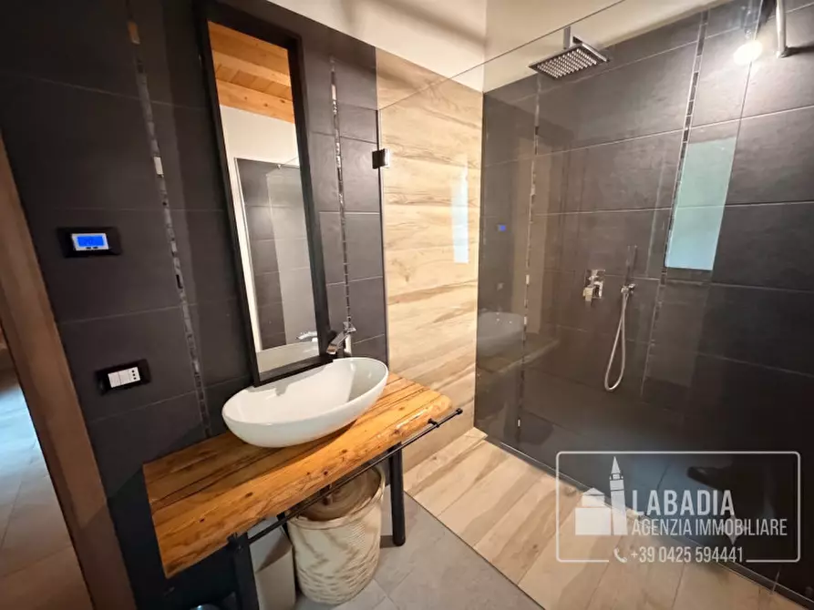 Immagine 38 di Villa in vendita  a Lendinara