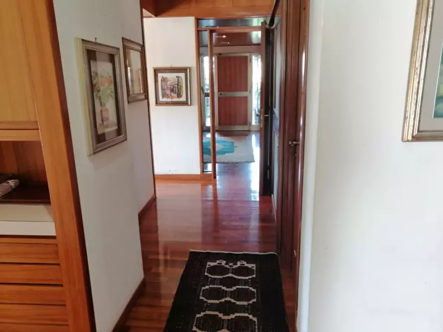 Immagine 2 di Villa in vendita  in Via Enrico Menghini a Nepi