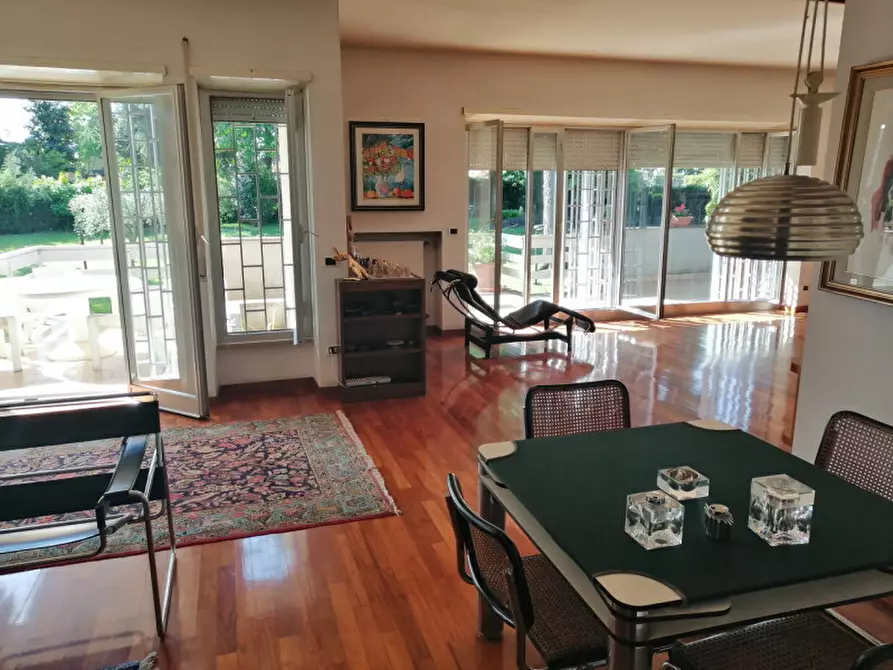 Immagine 15 di Villa in vendita  in Via Enrico Menghini a Nepi