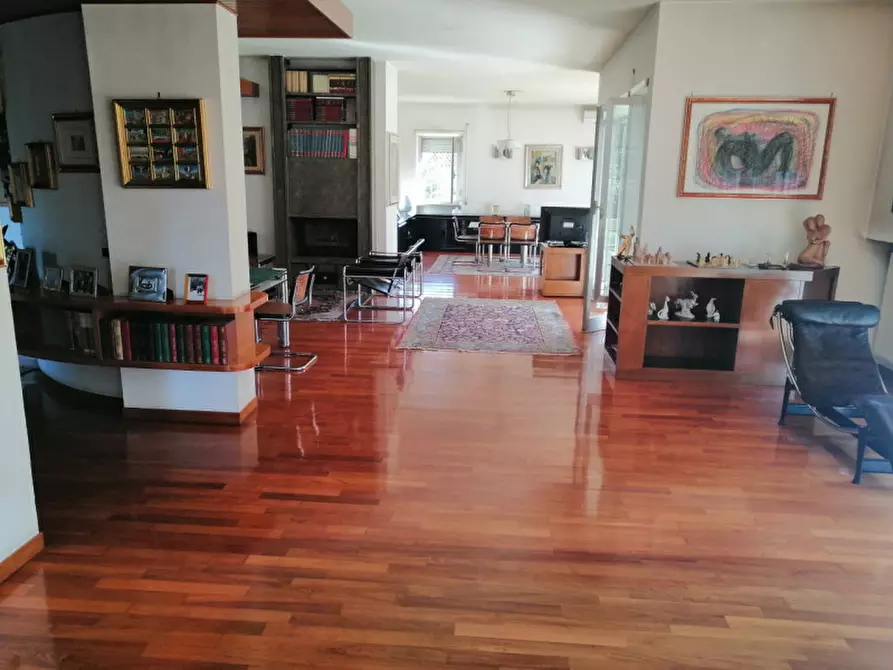 Immagine 17 di Villa in vendita  in Via Enrico Menghini a Nepi