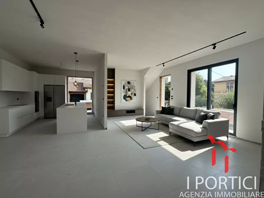 Immagine 1 di Casa indipendente in affitto  in strada al bivio a Venezia