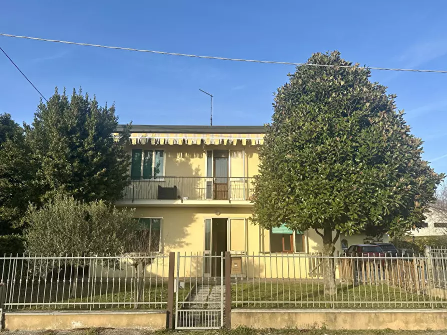 Immagine 1 di Casa bifamiliare in vendita  in Via sottomarina a Abano Terme