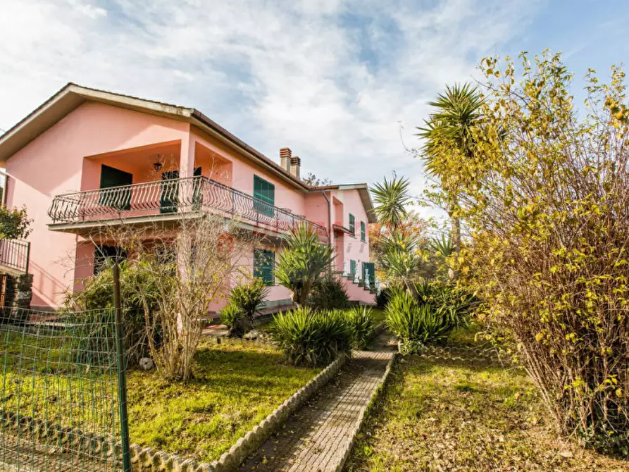 Immagine 2 di Villa in vendita  in via di capodimonte a Fiano Romano