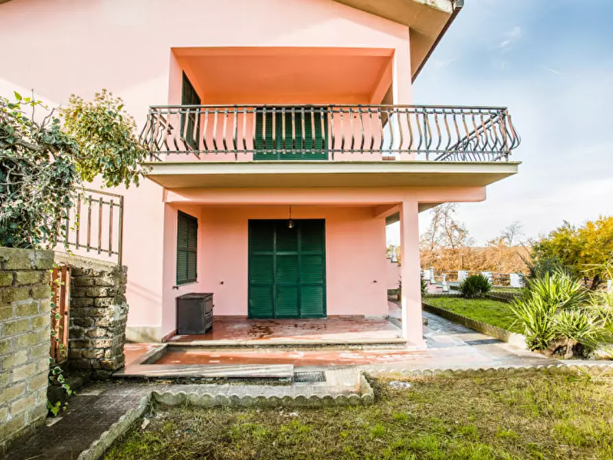 Immagine 4 di Villa in vendita  in via di capodimonte a Fiano Romano