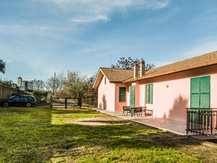 Immagine 21 di Villa in vendita  in via di capodimonte a Fiano Romano