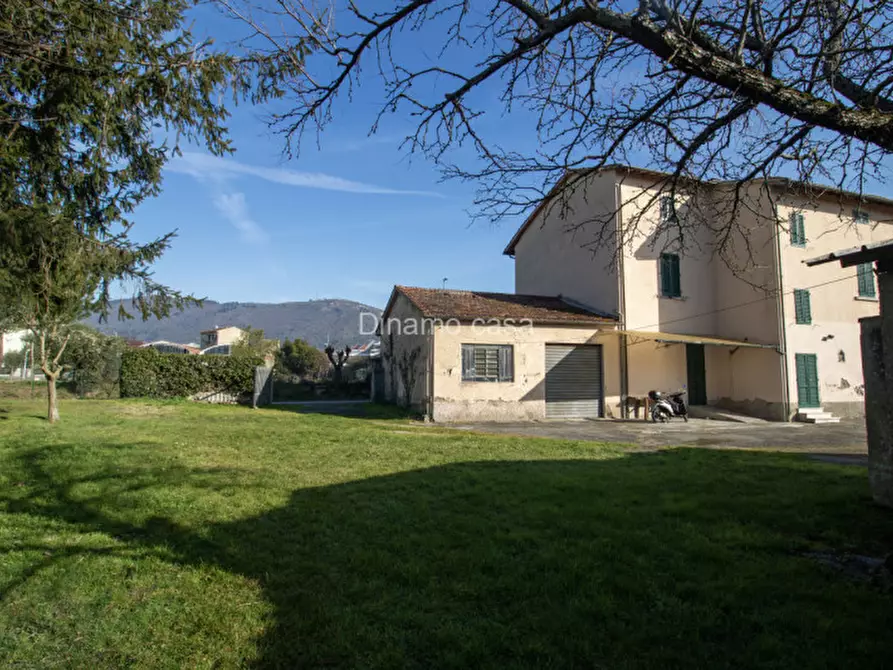 Immagine 1 di Villetta a schiera in vendita  a Prato